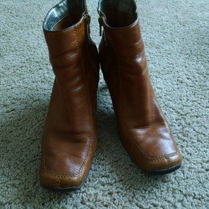 KENNETH COLE REACTION Nip Gloss Leather Booties
